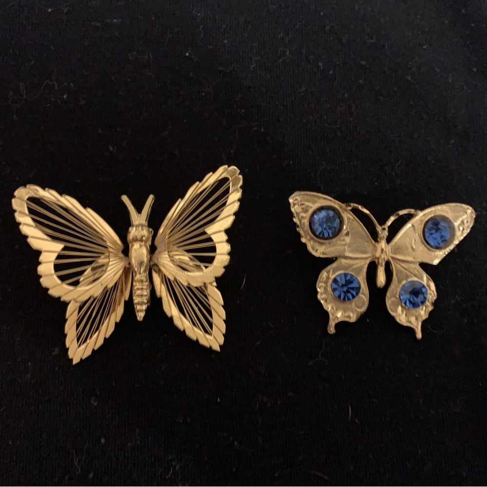 Two Gold Butterfly Brooches - Picture 6 of 6